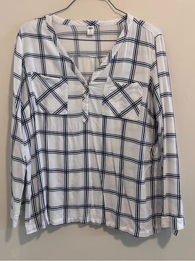 Old Navy White and Navy Plaid‎ Button-Front Shirt